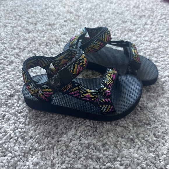 Kids Teva Universal Sandals - Picture 3 of 9